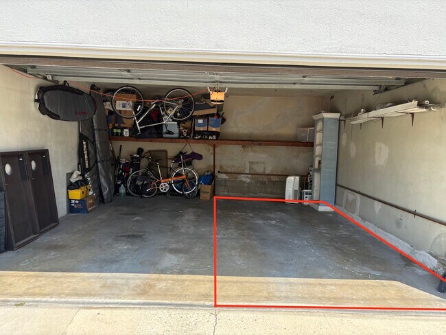 Shared Garage - 2202 Ocean Park Blvd