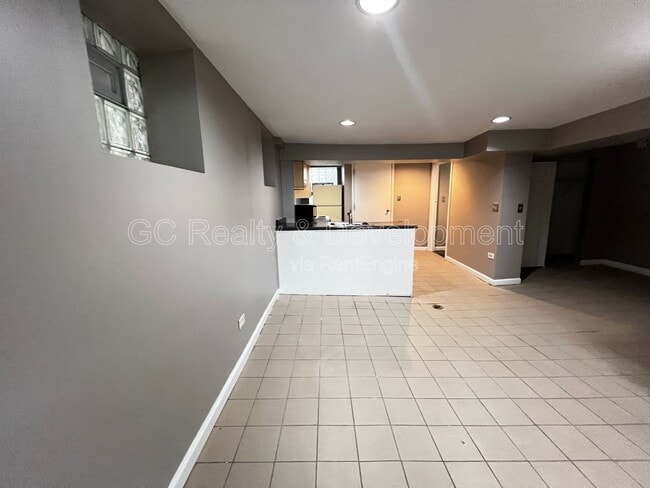 Building Photo - 2227 N Clybourn Ave