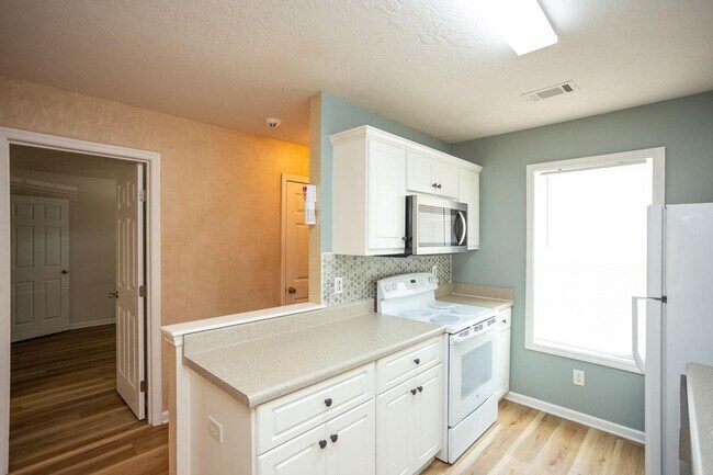 Building Photo - 6053 Sanibel Dr
