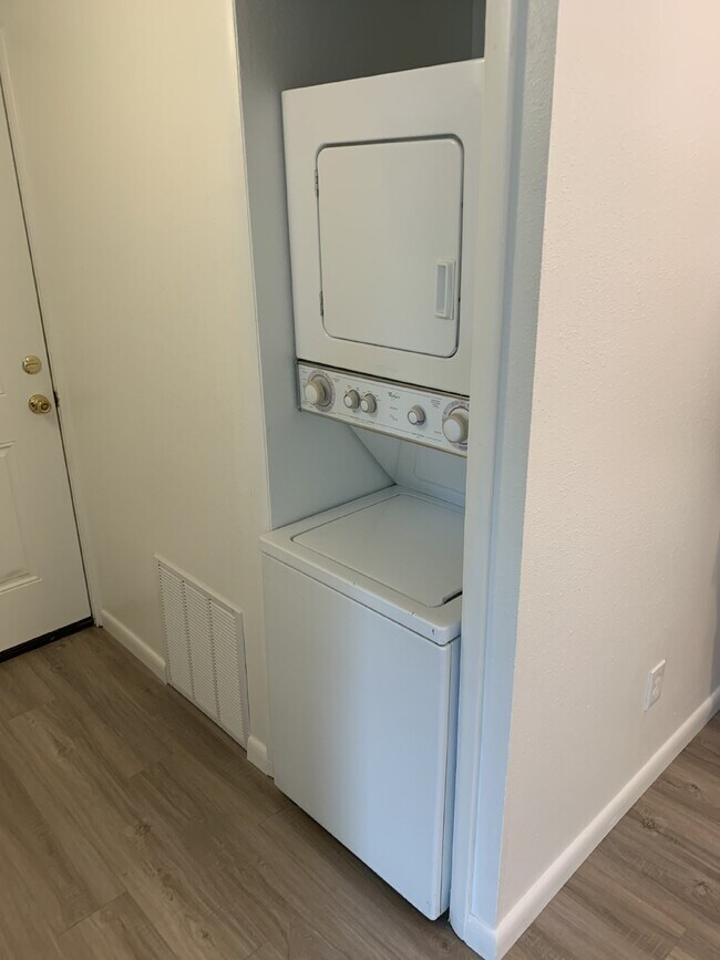 Building Photo - 50% Off First Months Rent - 2 Bed, One Bat...