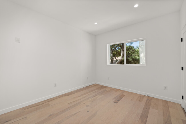 Building Photo - 3564- 3566 Eagle Rock Blvd Los Angeles, CA...