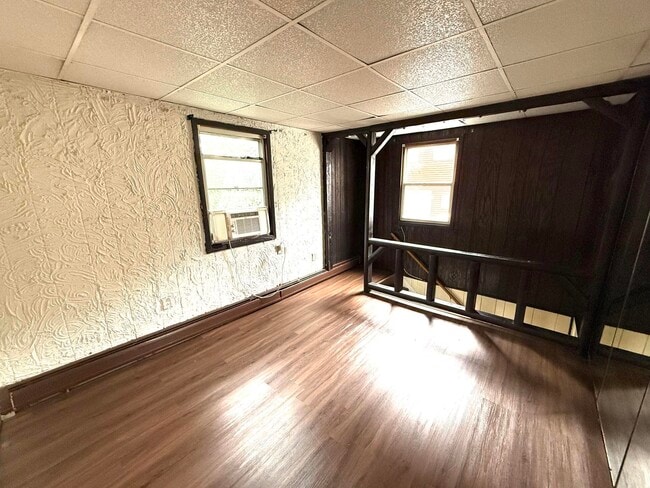 Building Photo - 612 Grand St