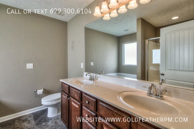 Building Photo - 3353 Tourmaline Dr