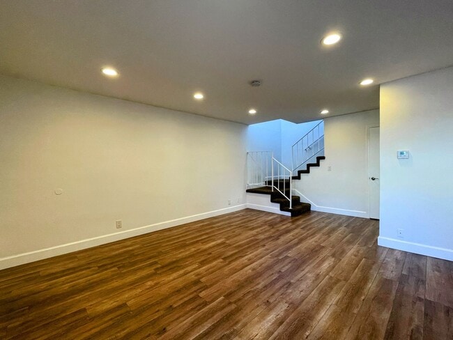 Building Photo - Updated 2-Bedroom Townhome with Garage in Resort-Style Community