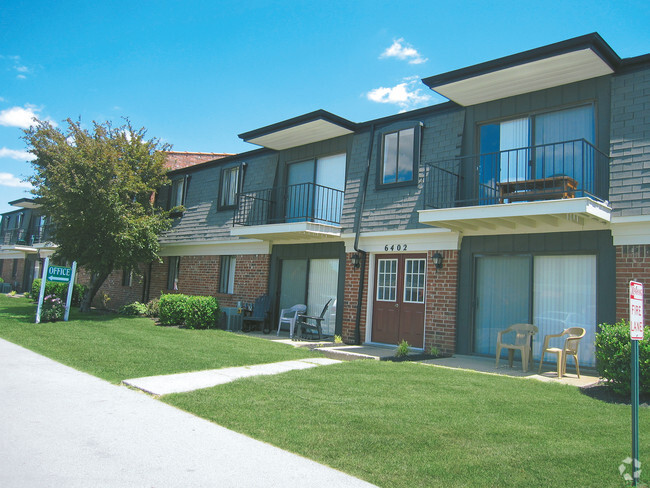 Building Photo - Pebble Creek