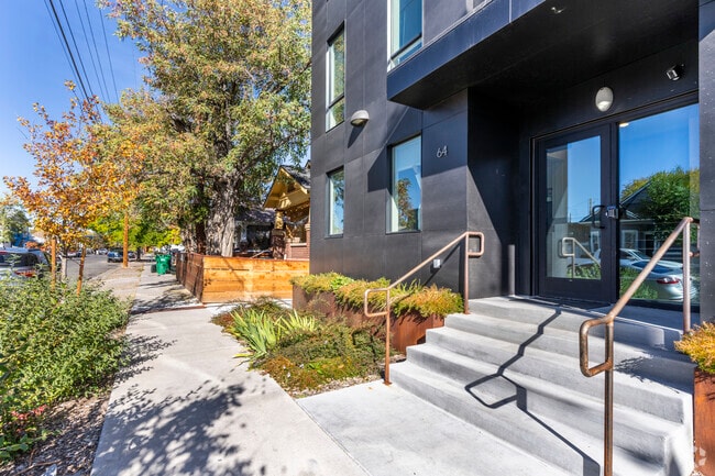 Building Entrance - 64 Park St