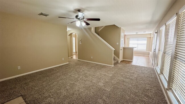 Building Photo - 374 Lake View Dr