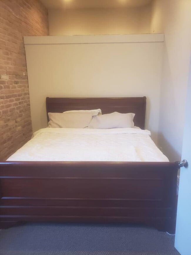 Building Photo - 1541 N Milwaukee Ave