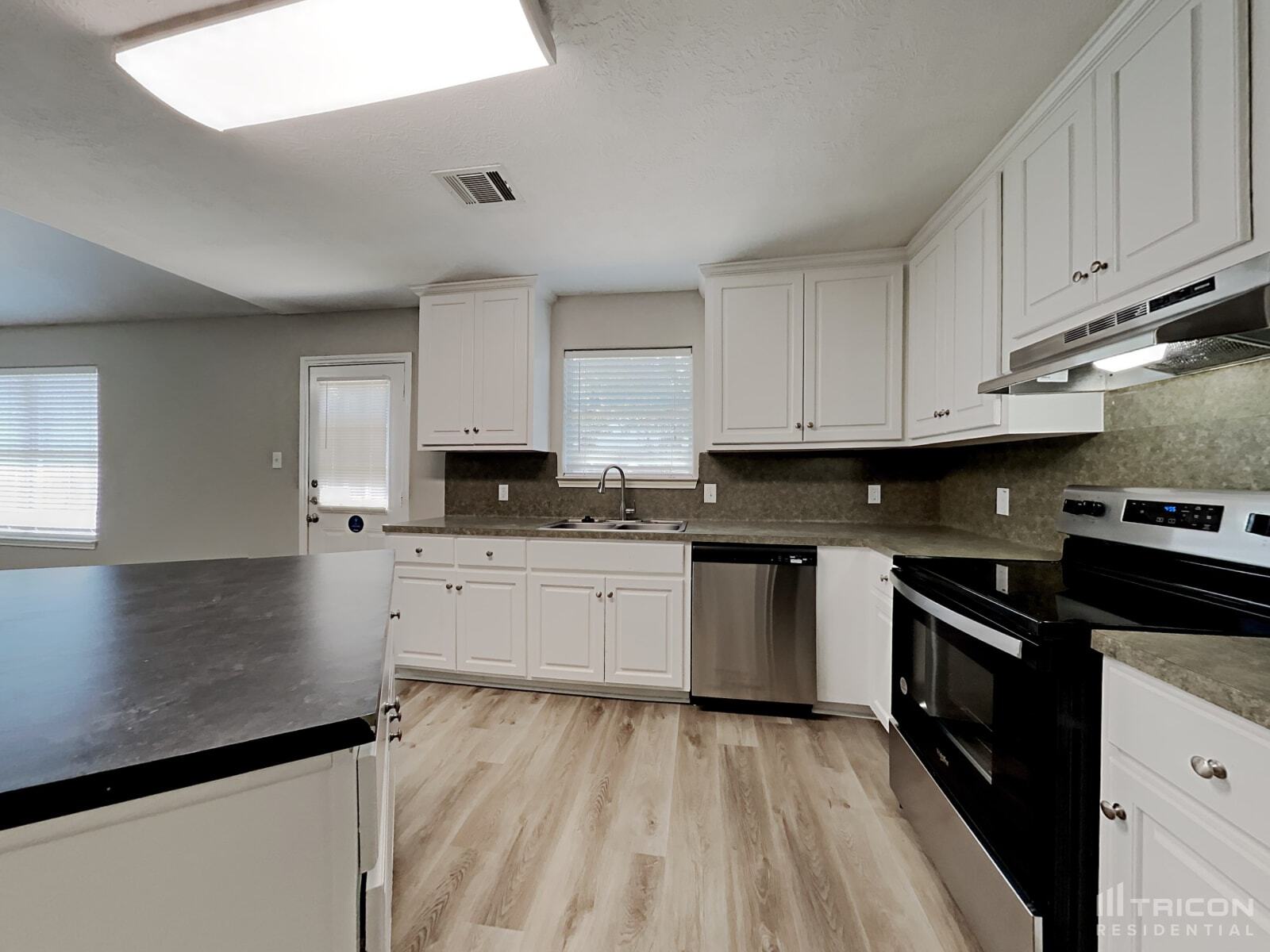 Building Photo - 16333 Sun View Ln