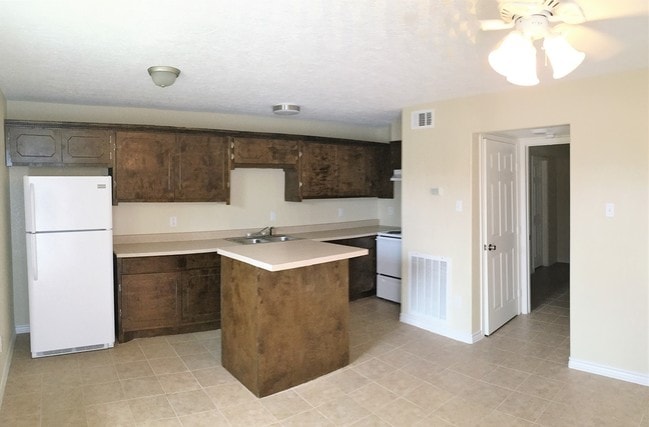 Brand new kitchen with island - STVP Ann St Apartments