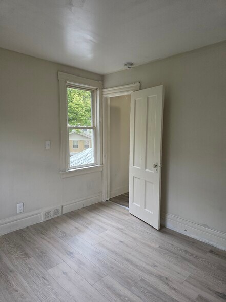 Building Photo - 983 Portland Ave
