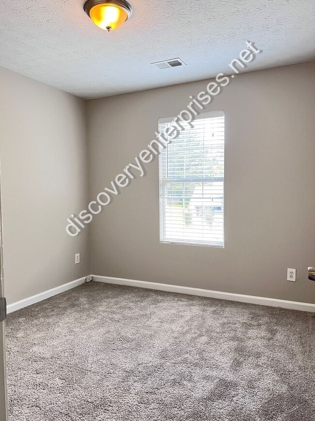 Building Photo - 3/2.5 in College Park! 1st month's rent FREE with 13-month lease!!