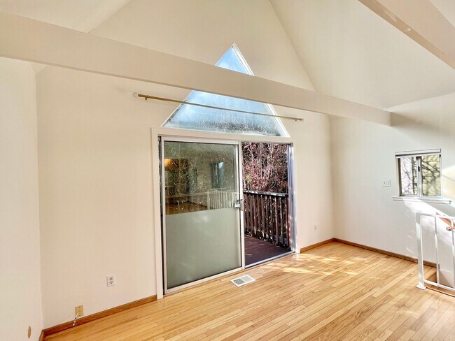 Building Photo - Bernal Heights 2Br House with Skylights, V...