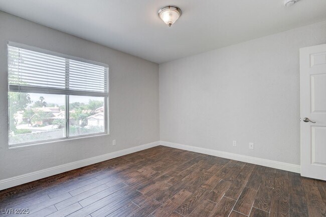 Building Photo - 8408 Bay Point Dr