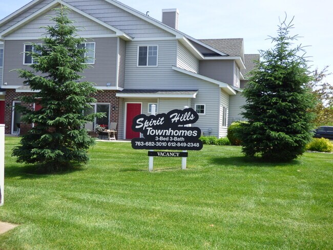 Building Photo - 3 bedroom town home