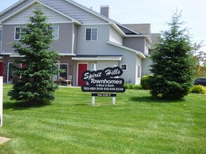 Building Photo - end unit in spirit hills  town home