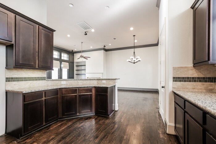 Building Photo - 2207 Hilshire Glen Ct