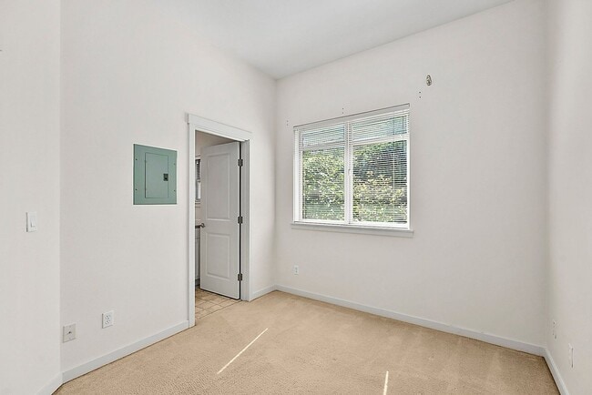 Building Photo - Modern 3-Story Tacoma Condo – Downtown Cit...