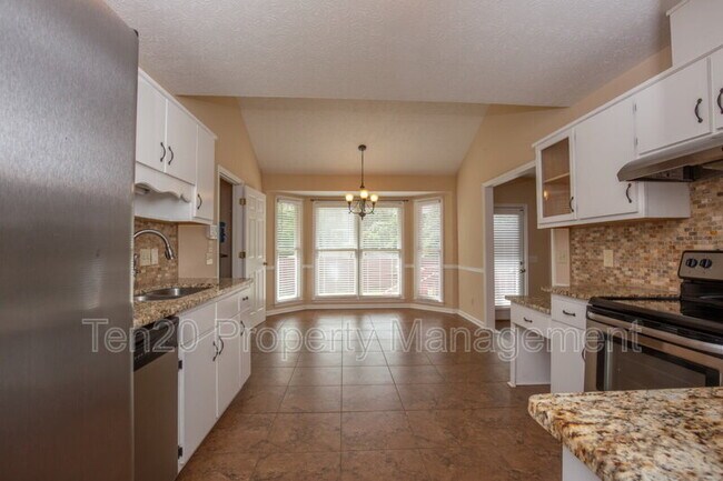 Building Photo - 11 Leah Ct