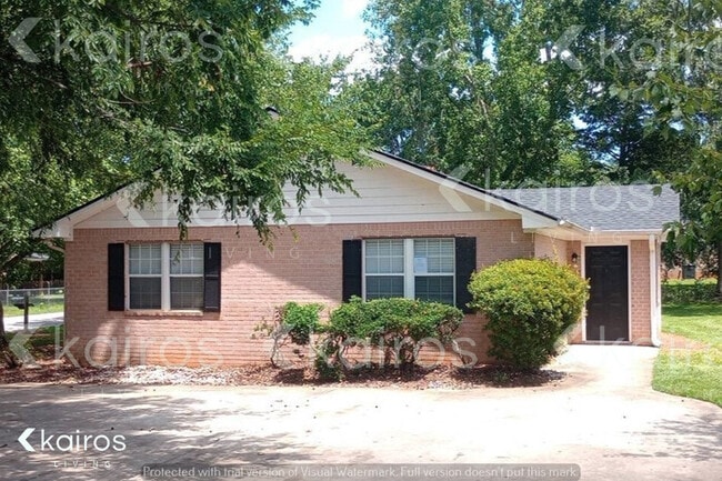 Building Photo - 305 Deer Park Dr