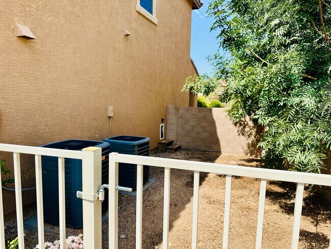 Building Photo - Stunning 2 story home in Oro Valley!!