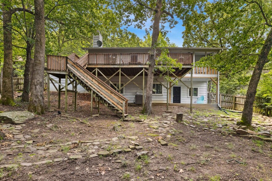 Building Photo - 931 N Lewis Ave