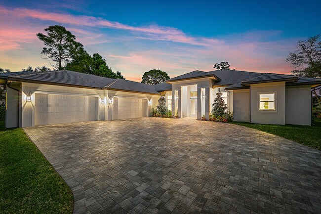 Building Photo - 18211 SE Old Trail Dr W