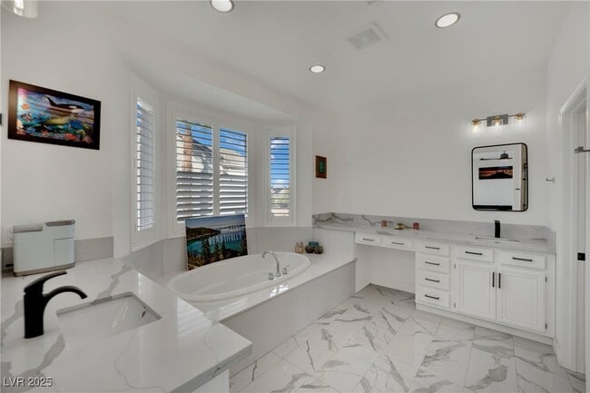 Building Photo - 10336 Early Morning Ave