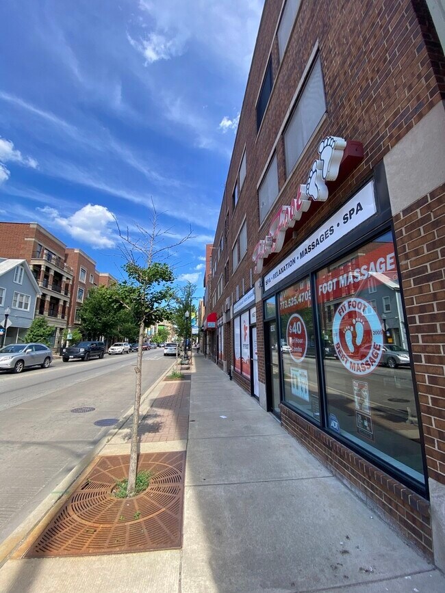 Primary Photo - 1455 W Fullerton Ave