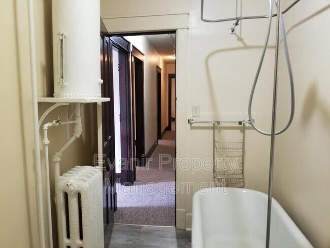 Building Photo - 216 S 6th St