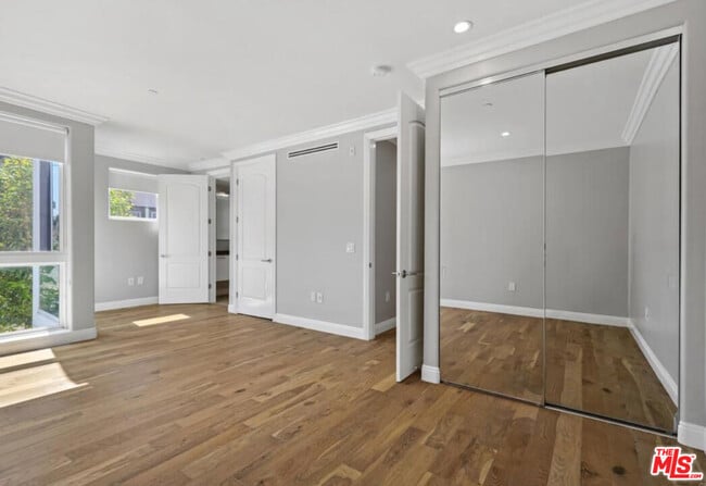 Building Photo - 1283 Havenhurst Dr