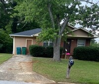 Building Photo - Three Bedroom Brick Ranch Home, Total Elec...
