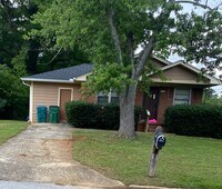 Building Photo - Three Bedroom Brick Ranch Home, Total Elec...