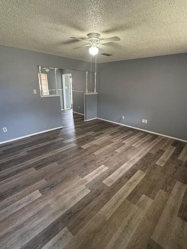 Building Photo - $0 First Month's Rent / $0 Deposit at Move-in