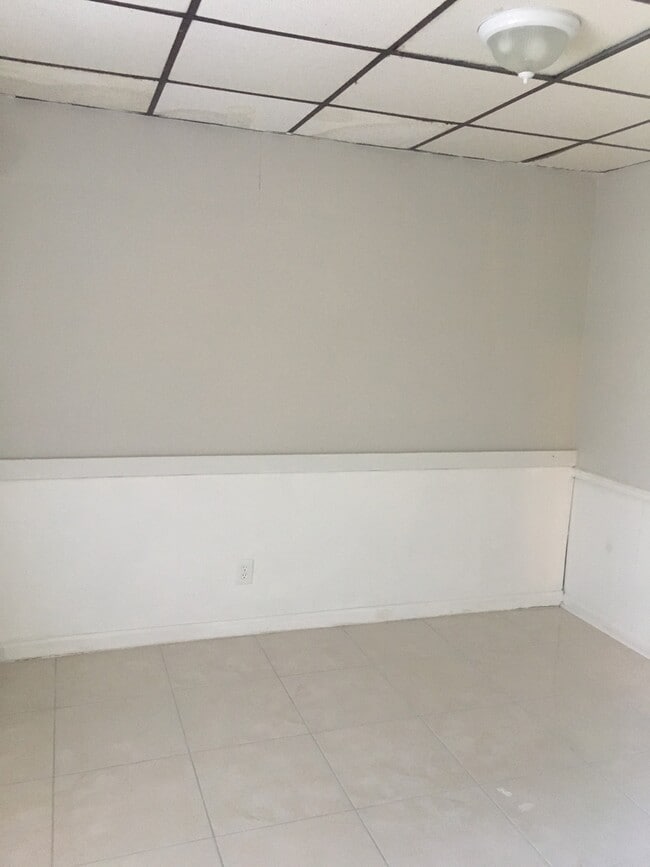 Building Photo - 3243 Delor St