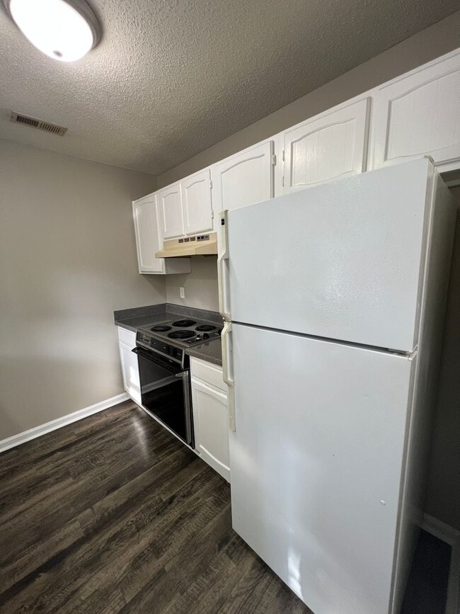 Building Photo - Upgraded 2 Bedroom Duplex (Monroe/Historic District)
