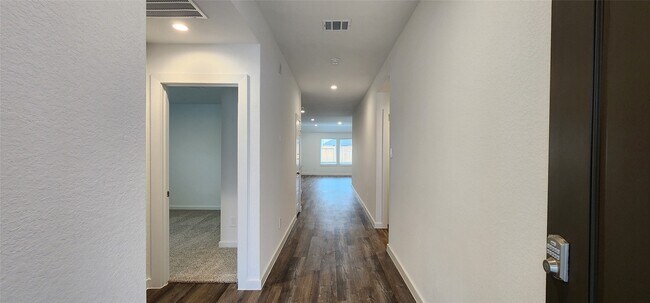 Building Photo - 1122 Toledo Bend Pass