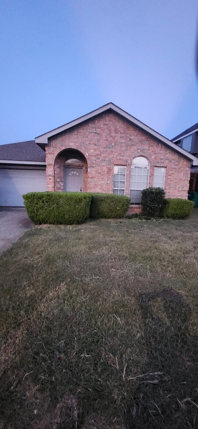 Primary Photo - 715 Ford Dr