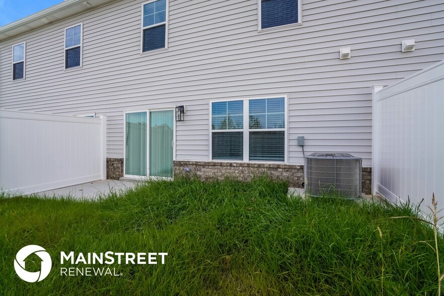 Building Photo - 2111 Paddle Wheel Dr