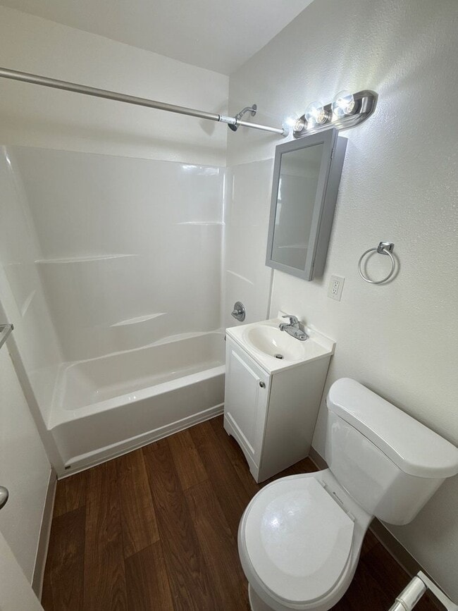 Building Photo - 1350 12th St SE