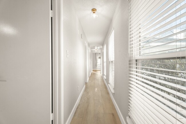 Building Photo - 602 W Castle Harbour Dr