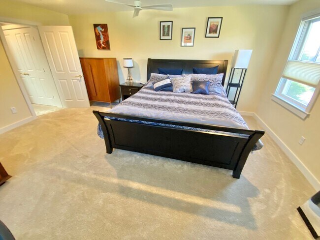 Building Photo - 3 Bedroom Home South Burlington Available ...