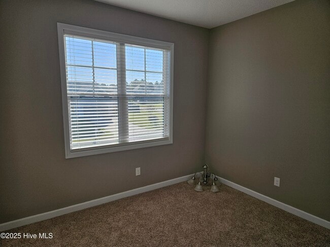 Building Photo - 609 Winfall Dr