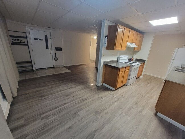 Building Photo - 901 Lathrop St