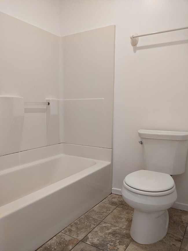 Master Bath - 6050 Canterbury Dr