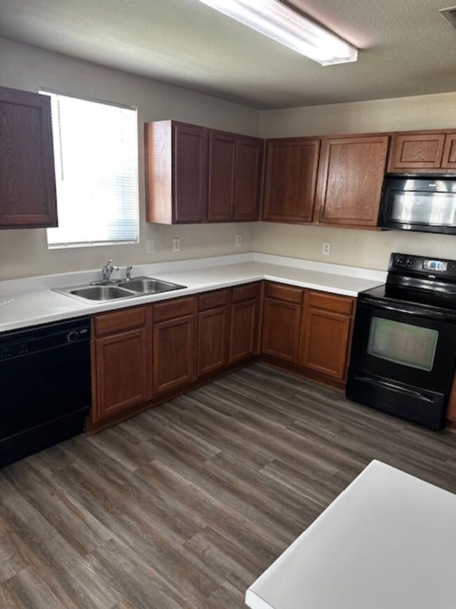 Building Photo - Newer 2 Story Home in Burleson with Commun...