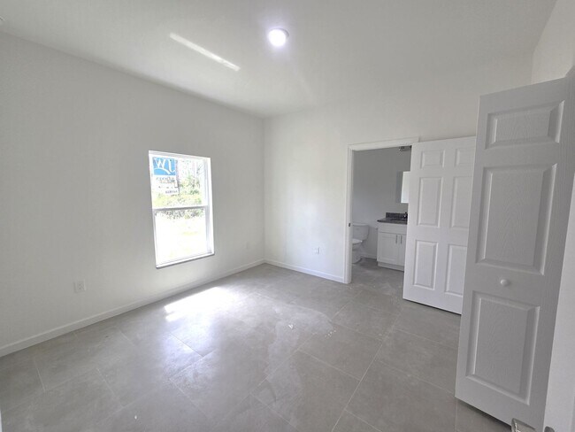 Building Photo - Brand New 2/2/1-South Lehigh Acres
