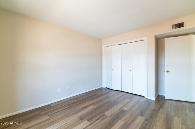 Building Photo - 2847 E Acoma Dr