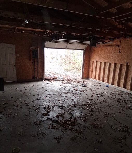 Building Photo - 2057 N Charles St