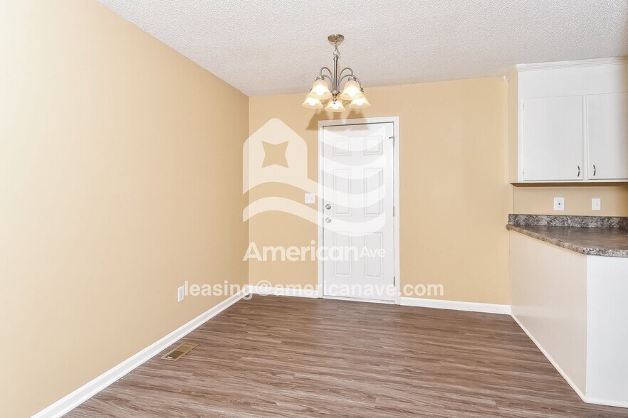 Building Photo - 7352 Pinedale Dr